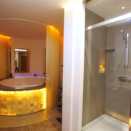 Luxury With Bath Butas *