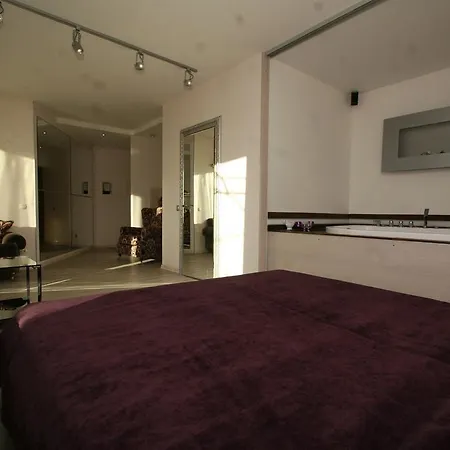 Luxury With Bath Butas