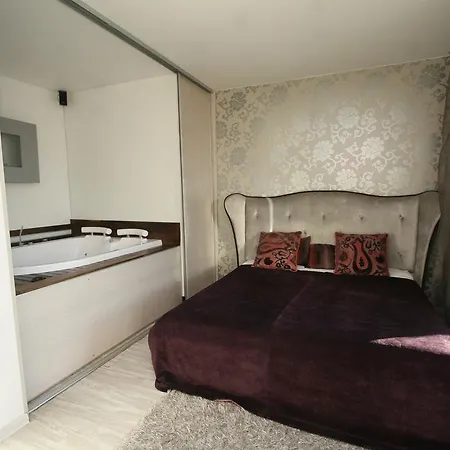 Luxury With Bath Butas *