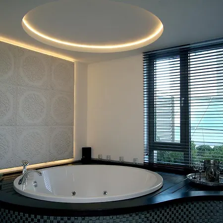 Luxury With Bath Butas