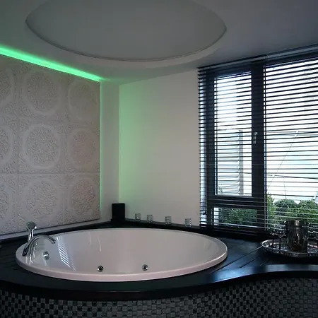Luxury With Bath *