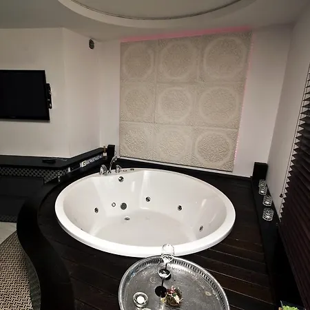 Luxury With Bath Butas
